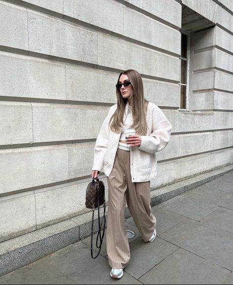 Winter Outfits Beige Pants, White Quilted Jacket Outfit, Pa Outfits, Boucle Jacket Outfit, Pastel Ootd, Outfits Japan, Eurotrip Outfits, Quilted Jacket Outfit, White Jacket Outfit