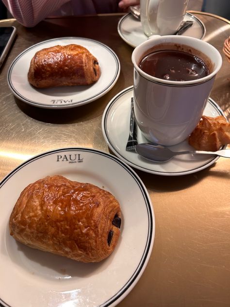 Date In Paris Aesthetic, Pan Au Chocolat Aesthetic, Chocolate Croissant Aesthetic, Chocolat Aesthetic, Paris Hot Chocolate, Pain Au Chocolat Recipe, Parisian Food, Parisian Breakfast, Breakfast In Paris