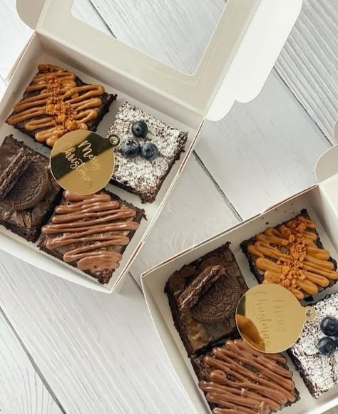 Brownie Package Ideas, Desert Boxes Ideas, Brownie Gift Box Ideas, Brownies Business Ideas, Elegant Brownies, Brownie Boxes Packaging, Brownie Gift Packaging, Brownies Box Packaging, Brownies Packaging Ideas Boxes