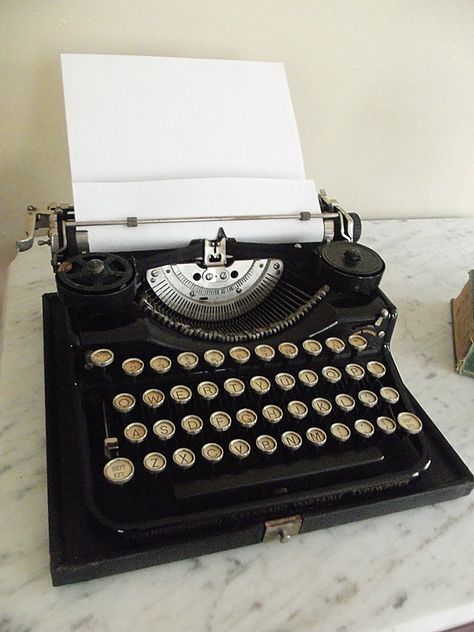 My 1920's Underwood Typewriter.. Writer Aesthetic, Underwood Typewriter, Antique Typewriter, Vintage Typewriter, Bedroom Crafts, Vintage Typewriters, Good Morning Messages, Morning Messages, Don't Give Up