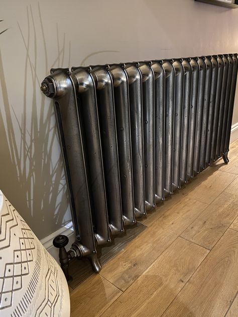 Radiator Ideas, Painted Radiator, Old Radiators, Cast Iron Radiator, Iron Radiator, Classic Column, Traditional Radiators, Cast Iron Radiators, Chichester