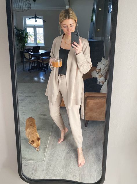 Lounge Wear Stylish, Homewear Outfit, Work From Home Outfit Ideas, Nanny Outfit, Comfy Work Outfit, Emma Hill, Wfh Outfits, Work From Home Outfit, Loungewear Outfits