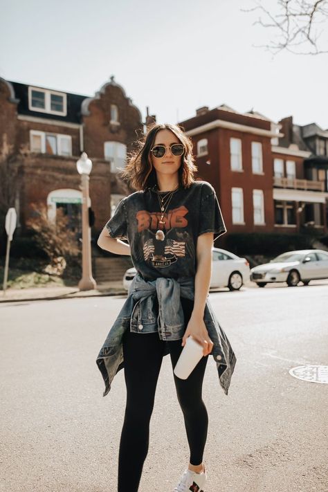 The Best Graphic Tee Brands + Outfit Ideas.  #style #fashion  #womensfashion #cute #cuteoutfit Graphic Tee Outfit Street Style, Statement Shirts Graphic Tees, Graphic Tee Outfit Fall, Branded Outfits, Graphic Tee Style, Graphic Tee Outfits, Cute Graphic Tees, Fashion Blogger Style, Tee Outfit