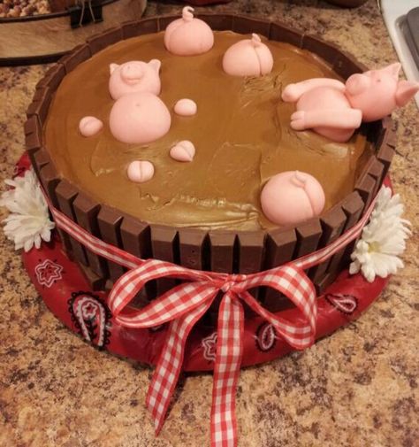 Pig Pen Pigs Swimming, Baked Cakes, Pig Pen, Mud Bath, Fun Deserts, Mud Cake, Dessert Decoration, Little Pigs, Cake Cookies