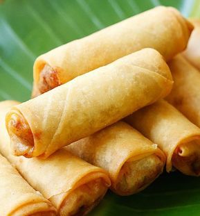 Pork Spring Rolls, Fried Spring Rolls, Sweet And Sour Sauces, Spring Roll Wrappers, Hot Chili Sauce, Spring Roll Recipe, Rasa Malaysia, Egg Roll Recipes, Spring Roll