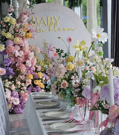 Vintage Flower Baby Shower Ideas, Flower Garden Baby Shower Theme, Baby In Bloom Centerpiece Ideas, Baby Bloom Baby Shower Ideas, Baby In Bloom Baby Shower Ideas, Flower Themed Baby Shower Ideas, Bloom Baby Shower Ideas, Floral Baby Shower Ideas, Baby In Bloom Shower Ideas