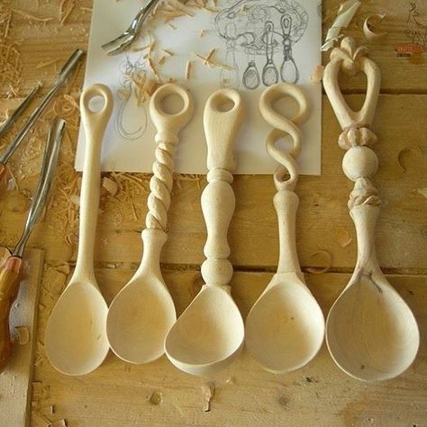 Carved Wooden Spoons, Wood Carving Art Sculpture, Wooden Spoon Carving, Hand Carved Wooden Spoons, Wood Spoon Carving, Simple Wood Carving, Wood Carving For Beginners, Wood Carving Tools Knives, Carved Spoons