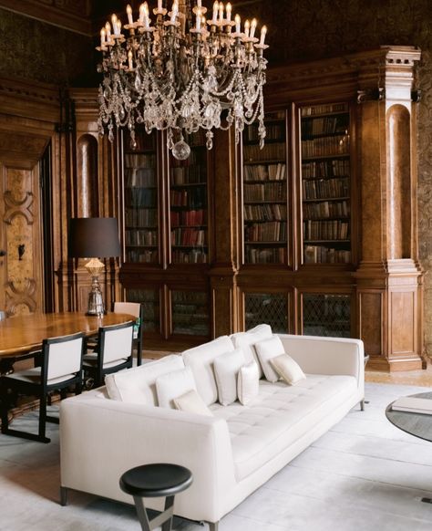 Aman Hotel, Classic Interior Design, Hotel Interior, The Ceiling, Home Library, Venice Italy, Retail Design, Luxury House, White Walls