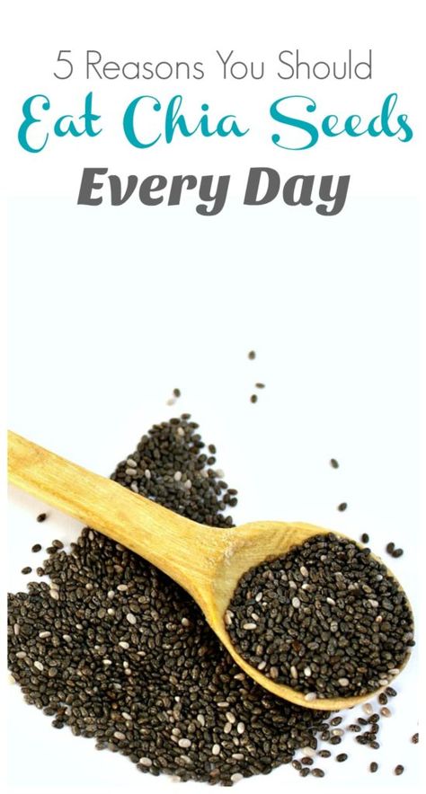 5 Reasons To Eat Chia Seeds Every Day. See why chia seeds are considered THE BEST superfood. Bonus: they're tasteless and you can put them in anything Chia Seed Water Benefits, Chia Seed Water, Slow Down Aging, Chia Benefits, Chia Seeds Benefits, Lemon Water Benefits, Beauty Culture, Healthy Heart, Seed Saving