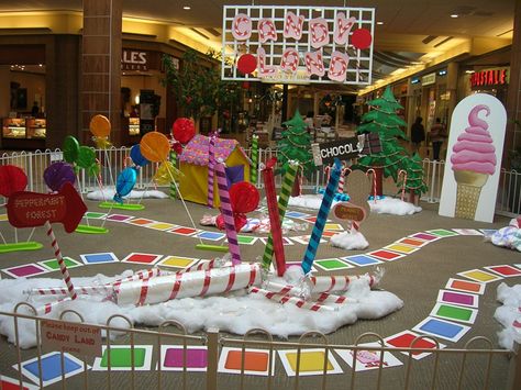 Kids act as game pieces in this giant version of the classic board game where everyone wins prizes. Get your face painted or jump in the bounce house while you wait for your turn. Four players per game. Ages 2-10. Candyland Games, Life Size Games, Candy Land Birthday Party, Deco Champetre, Candyland Birthday, Candyland Party, Candy Theme, Candy Land Theme, Classic Board Games