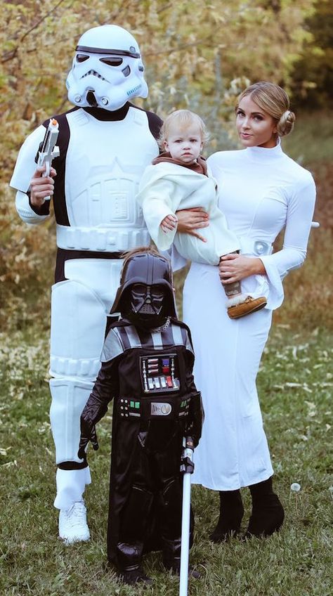 9 Great Family Halloween Costume Ideas Star Wars Family Costumes, Family Costumes For 3, Disney Family Costumes, Family Themed Halloween Costumes, Themed Halloween Costumes, Baby Kostüm, Halloween Costumes For 3, Hallowen Costume, Disney Halloween Costumes