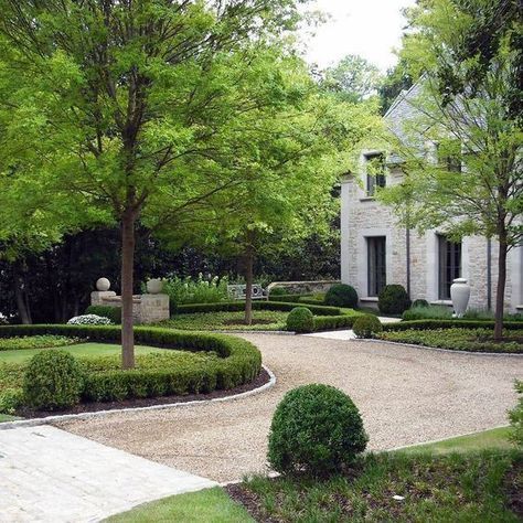 Circle Driveway Landscaping, Boxwood Landscaping, Circle Driveway, Driveway Entrance Landscaping, Driveway Entrance, Driveway Design, Driveway Landscaping, Garden Paving, Easy Landscaping