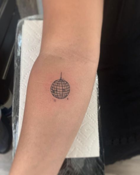 Renette Hammer on Instagram: “Fun fact. I used to live with this massive 5ft disco ball my first house in SF. Private sessions open. Just a few left for this month!!!” Fine Line Disco Ball Tattoo, Small Disco Ball Tattoo, Tiny Disco Ball Tattoo, Disco Ball Tattoo Simple, Fun Small Tattoos, Mirror Ball Tattoo, Rave Tattoo, Fun Tattoo, Disco Tattoo