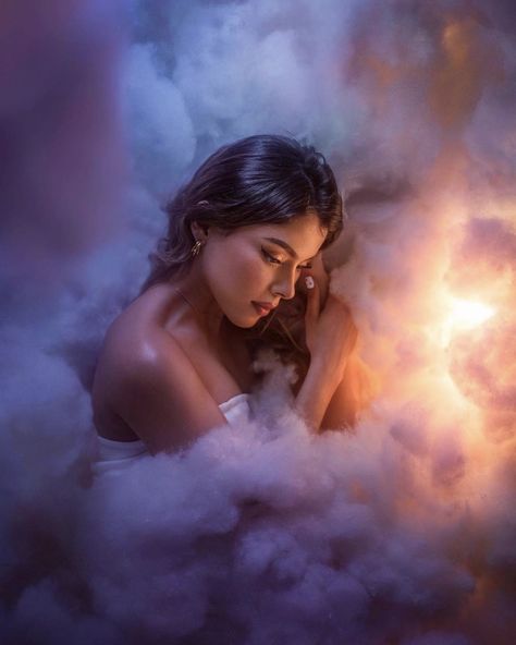 Cloud Photos, Clouds Photography, Creative Photoshoot Ideas, Light Flare, Creative Portrait Photography, Portrait Photoshoot, Halloween Photoshoot, Photography Poses Women, Shooting Photo