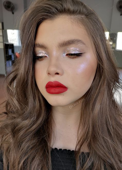 Red Lips Silver Eyes, Concert Makeup Red Lip, Glitter Makeup Red Lips, Red Lip Glitter Eye Makeup, Glitter Makeup Christmas, Silver Makeup Red Lips, Taylor Swift Red Era Makeup, Taylor Swift Glitter Makeup, Red Eras Tour Makeup