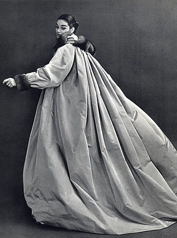 jean patou fashion photos | Jean Patou 1955 Evening Coat, Pétillault, Philippe Pottier 1955 Fashion, 1950 Style, Gorgeous Images, Evening Coat, Retro Inspiration, 1950 Fashion, Jean Patou, Fifties Fashion, Vintage Coats