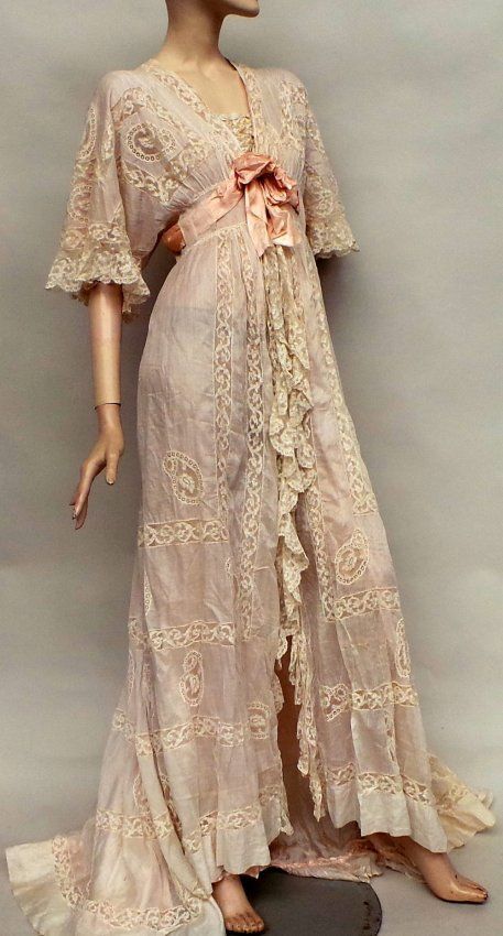 Fashion 1980s, 1900s Fashion, Lingerie Vintage, Silk And Lace, Mode Boho, Vintage Gowns, Antique Clothing, Vestidos Vintage, Edwardian Fashion