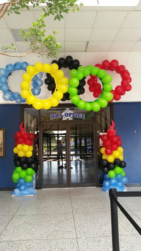 Olympic Balloon Decorations, Olympic Theme Decorations, Olympic Themed Bulletin Board, Kids Olympics Party, Olympic Decorations Diy, Sporty Decor, Olympic Decorations, School Olympics, Olympic Party Decorations