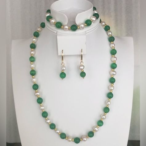 Green Necklaces, Necklace And Earring Sets, Fashion Jewelry Necklaces Gold, Jade Bead Necklace, Bead Hair Accessories, Motifs Perler, Green Beaded Necklace, Beaded Necklace Designs, Gold Jewelry Stores