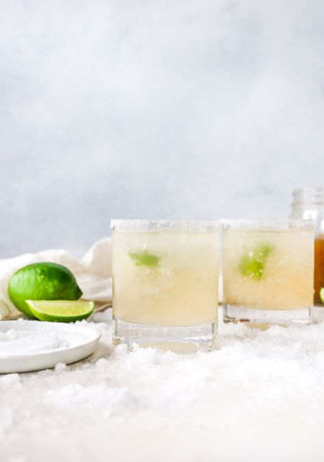 Lemon Margarita, Pear Margarita, Mint Margarita, Pear Cocktails, Pear Puree, Mixed Drinks Alcohol, Strawberry Margarita, Poached Pears, Small Mason Jars