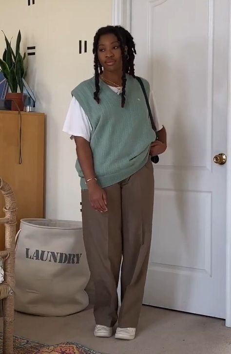 Simple Outfits Streetwear, Outfits With Beige Shoes, Khadijah Living Single Outfits, Proportional Outfits, Formal Granola Outfits, Stemme Outfits, Black Earthy Aesthetic Outfits, Indie Black Women Aesthetic, Math Teacher Outfits