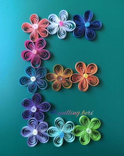 15 Easy Paper Quilling Patterns for Beginners Free Quilling Patterns, Quilling Patterns Tutorials, Quilling Flowers Tutorial, Diy Quilling Crafts, Quilling Flower Designs, Quilling Letters, Paper Quilling Tutorial, Paper Quilling For Beginners, Paper Quilling Flowers