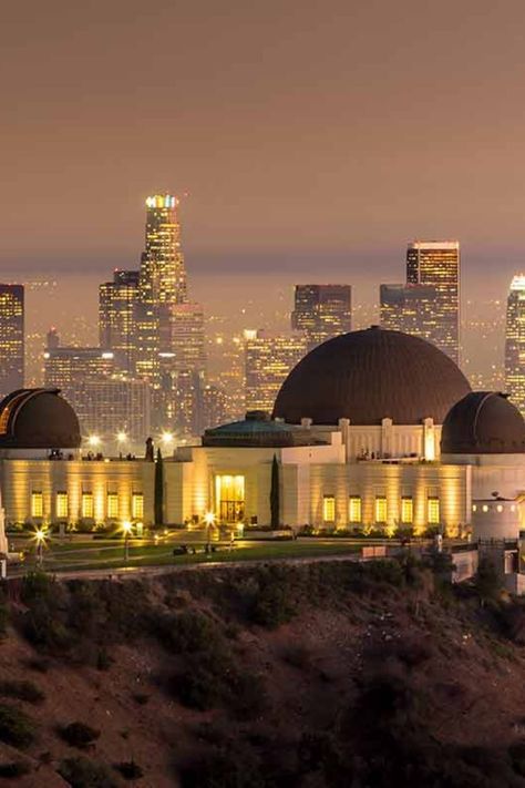 23 Los Angeles Landmarks. The building itself is striking and offers incredible views of both the park and the city below. #northamerica #usa #usatravel #monuments #losangeles #traveltips #landmarks Bradbury Building, Echo Park Lake, Trip To Los Angeles, City Of Stars, Angel Flight, Hollywood Forever Cemetery, West Gate, Walt Disney Concert Hall, Griffith Observatory