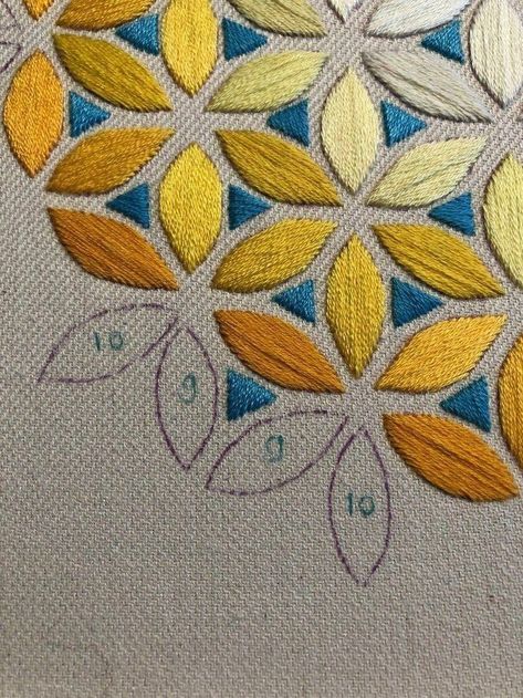 Geo Embroidery, Thick Embroidery, Cushion Embroidery, Crewel Embroidery Kits, Hand Embroidery Patterns Flowers, Geometric Embroidery, Hand Embroidery Videos, Hand Embroidery Projects, Handwork Embroidery Design