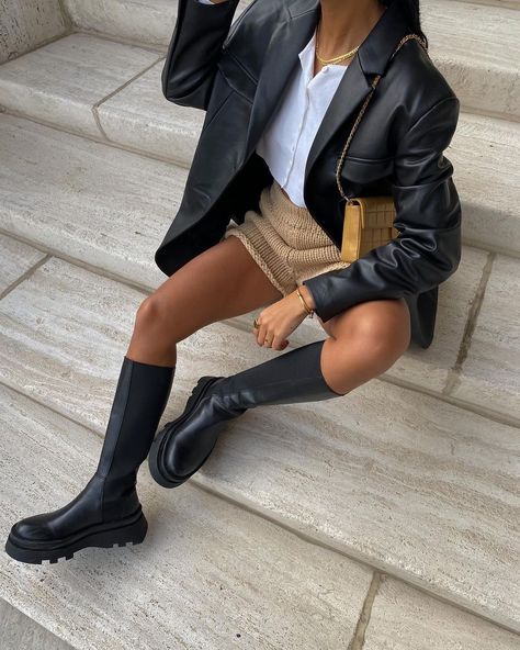 Chunky knee-high boots with thick track soles are definitely trending for autumn/winter 2020—shop all of our favourite boot styles to get the look here. Flat Boots Outfit, Chunky Boots Outfit, Black Knee High Boots Outfit, Amaka Hamelijnck, Rainboots Outfit, Rain Boot Outfit, Knee High Boots Outfit, High Knee Boots, Knee High Platform Boots