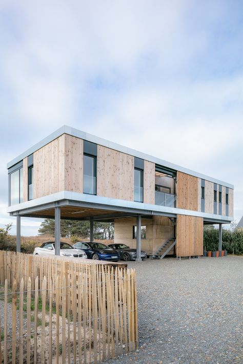 Gallery of Stilt House / B.HOUSSAIS Architecture - 3 Modern Beach House On Stilts, Stilt House Plans Modern, Modern House On Stilts, Stilt House Design, House On Poles, Stilts House, Modern Stilt House, Flood House, Beach House On Stilts