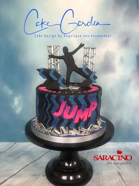 Zig zag & Jump cake by Cake Garden Houten Jump Birthday Cake, Trampoline Cakes Birthdays, Trampoline Cake Ideas, Jump Party Cake, Trampoline Cake, Gymnastics Theme Party, Cake 2022, Jump Party Invitations, Trampoline Birthday Party