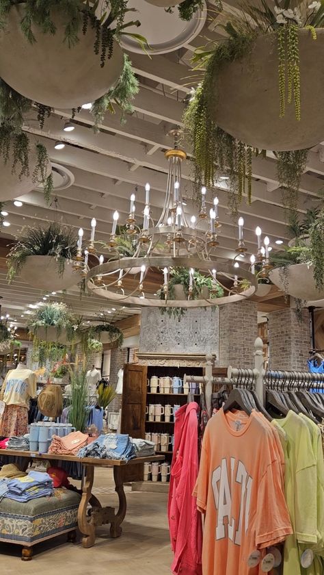 Unique Boutique Displays, Clothing Store Lighting Ideas, Store Ceiling Ideas Retail, Boutique Store Aesthetic, Boutique Ceiling Design, Cottagecore Boutique, Womens Boutique Decor, Spa Boutique Ideas, Boutique Sitting Area