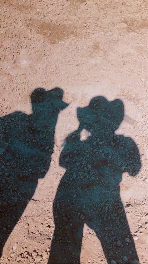 Cowgirl Friends Pictures, Cow Widget, Southern Aesthetic Country, Cowgirl Besties, Rodeo Aesthetic, Country Best Friends, Real Cowgirl, Cowgirl Photoshoot, Costal Cowgirl