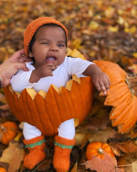 380 Likes, 23 Comments - 金佰利 (@w0lfkayx3) on Instagram: “Baby Myla is now 2 months.. 🍂🎃” Halloween Baby Pictures, Baby Spiderman, Newborn Halloween, Spiderman Coloring, Pumpkin Pictures, Newborn Photography Poses, Beautiful Black Babies, Baby Crying, Holiday Baby