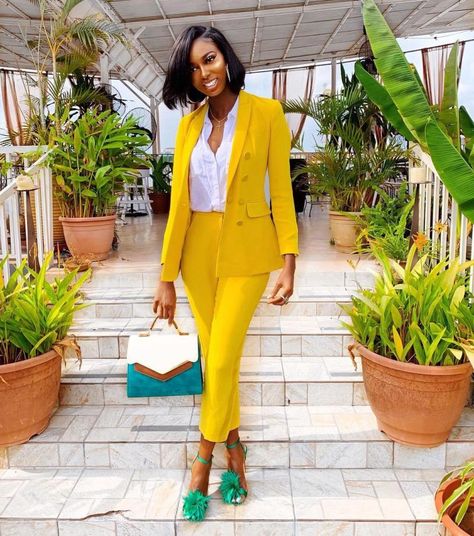 17 Fashionistas With African Roots You Should Follow On Instagram | Thrive Naija Mustard Suit, Formal Suits For Women, Best Business Casual Outfits, Work Outfits Frauen, Business Professional Outfits, Anna Karina, Yellow Style, Yellow Pants, Corporate Outfits