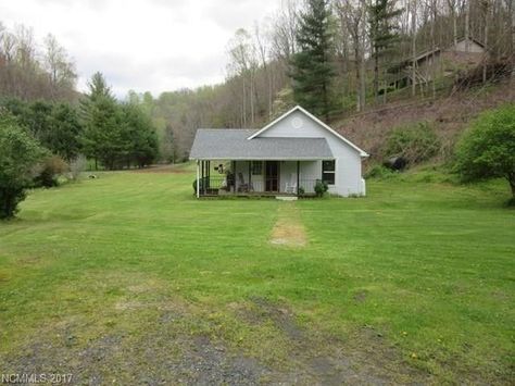 1414 Hwy 261 Rd, Bakersville, NC 28705 Bakersville Nc, Country Homes, Ceiling Tiles, 2 Bed, Little Houses, Curb Appeal, Country House, Single Family Home, Building A House