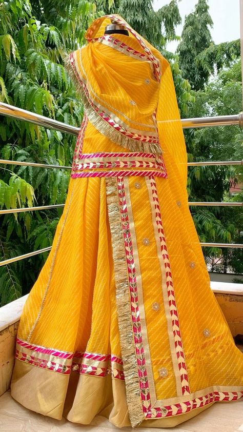 Rajputi Dress Women, Rajput Poshak, Poshak Rajputi, Culture Of Rajasthan, Rajasthani Culture, Ceremony Outfit, Rajasthani Bride, Haldi Dress, Long Blouse Designs