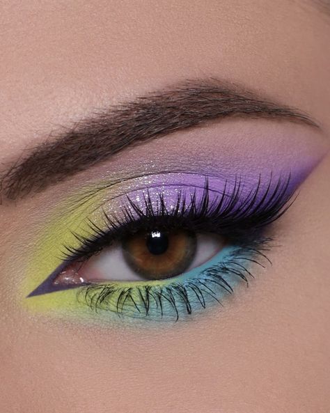 Colorful Eye Makeup Tutorial, Vibrant Makeup, Wedding Makeup Tutorial, Bright Makeup, Make Up Inspiration, Eye Makeup Pictures, Makijaż Smokey Eye, Eye Makeup Designs, Colorful Eye Makeup