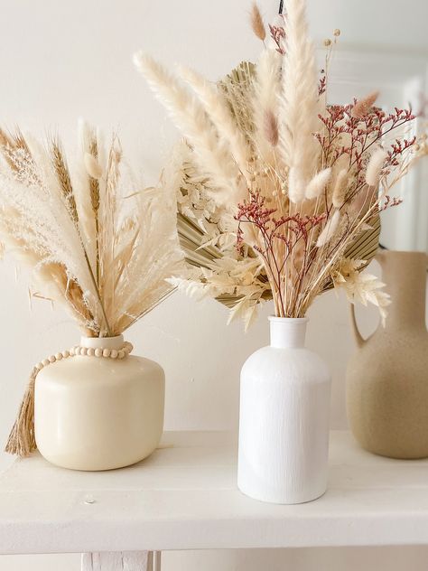 Home Decor Spring Inspiration - South Pillar Mini Pampas Grass Decor, Bookstagram Feed, Deco Spa, Elegant Table Decorations, Pink Pampas Grass, Grass Bouquet, Pampas Grass Bouquet, Dried Pampas, Rustic Wedding Decorations