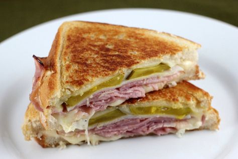 Here Is What A Typical Sandwich Looks Like In 21 European Countries Midnight Sandwich, Sandwich Cubano, Hoagie Rolls, Cuban Food, Deli Turkey, Cuban Sandwich, Grilled Cheese Recipes, Sliced Ham, Sandwich Maker