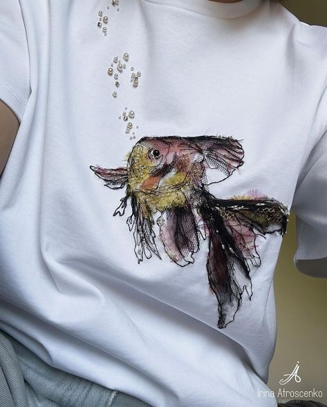 The Art of Embroidery (@irina_atroscenko) • Instagram photos and videos Goldfish Embroidery, Collage Embroidery, Embroidery Fish, Embroidered Painting, Indian Embroidery Designs, Fish Goldfish, Textile Collage, Hand Embroidered Jewelry, Embroidery Embellishments