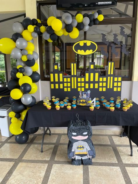 #Batmanballoondecor Balloon Garland, Balloons, Batman