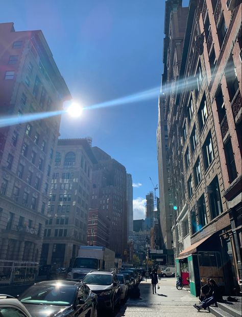 Sunny day in nyc Nyc Aesthetic Daytime, Sunny New York Aesthetic, New York Daytime, Street Fashion Nyc, New York Street Fashion, Day In Nyc, Aesthetic Nyc, Nyc Instagram, Summer In The City