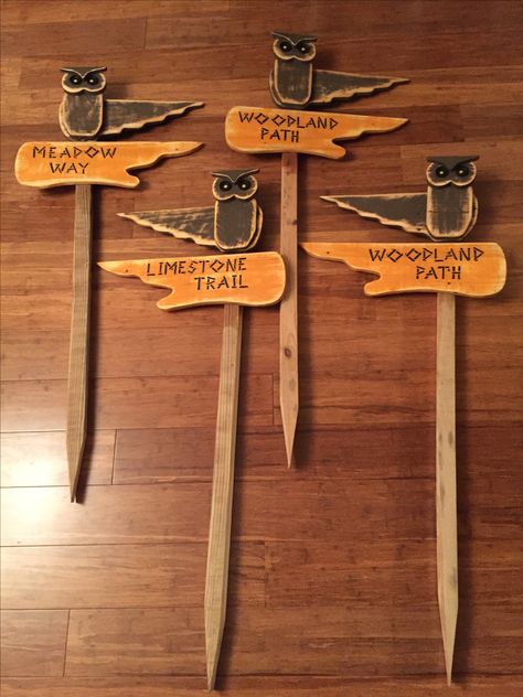 Hiking Trail Signs Diy, Owl Sign, Fall Yard Decor, Summertime Crafts, Fall Wood Crafts, Halloween Wood Crafts, Barn Wood Projects, Craft Booth Displays, Wooden Owl