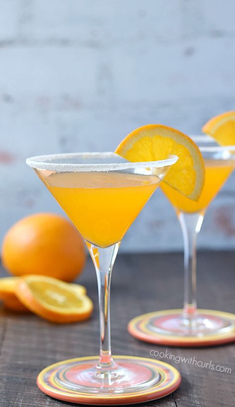 A refreshing Orange Drop Martini is the perfect cocktail after work or with your weekend brunch. Alcohol Pics, Orange Juice Cocktails, Orange Drink, Refreshing Summer Cocktails, Vodka Martini, Liquor Drinks, Mixed Drinks Recipes, Martini Recipes, Cocktail Drinks Recipes