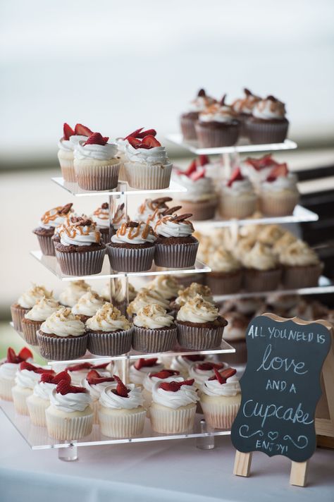 Cupcake Display Ideas, Wedding Cupcake Table, Diy Wedding Cupcakes, Assorted Cupcakes, Cupcake Displays, Wedding Cupcake Display, Cupcake Project, Cupcake Table, Desserts Table