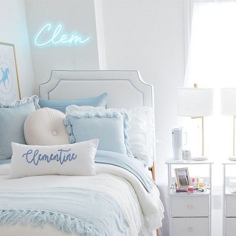 dormify on Instagram: "seeing double👀 tag a future roomie you want to decorate with!💙" Sea Salt Sand Bedroom, Baby Blue Dorm Room, Sand Bedroom, Light Blue Dorm, Blue Dorm Room, White Dorm Room, Blue Dorm, Dorm Stuff, Gameday Outfits