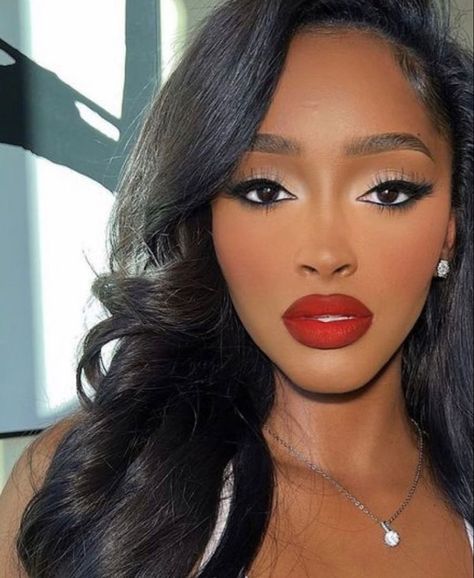 Evening Makeup Inspo 💗 Holiday Party Makeup Black Women, Holiday Makeup Black Women, Christmas Party Makeup Looks, Makeup Inspo Black Women, Christmas Glam Makeup, Festive Makeup Looks, Holiday Glam Makeup, Christmas Party Makeup, Festive Makeup