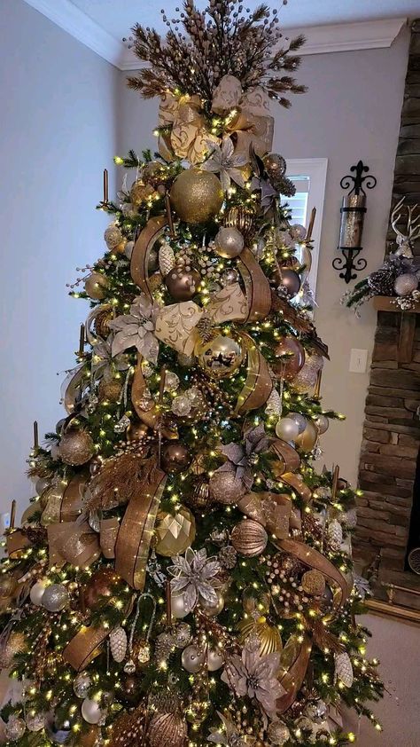 🤎🤍🎄This Rustic Glam Christmas Tree encompasses a cozy and woodsy, yet elegant feel for what the client envisioned. Vintage and family… | Instagram Brown And White Christmas Tree, Gold And Brown Christmas Tree, Brown And Gold Christmas Tree, Gold Christmas Tree Theme, Brown Christmas Tree Decorations, Rustic Glam Christmas Tree, Crismas Tree, Rustic Glam Christmas, Glam Christmas Tree