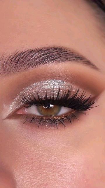 Sparkly Eye Makeup, Prom Makeup For Brown Eyes, Silver Eye Makeup, Ball Makeup, Eye Makeup Images, Christmas Eye Makeup, Hazel Eye Makeup, Mekap Mata, Silver Makeup